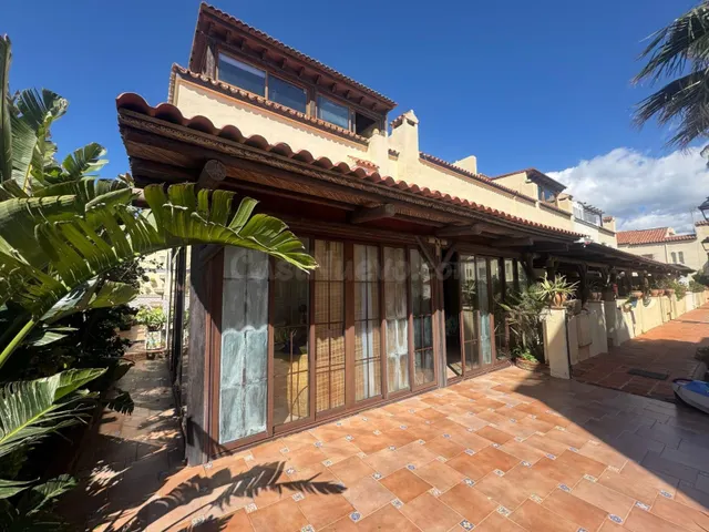 Casa en urbanización en primera línea de playa - foto 4