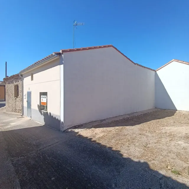 Bonita casa de pueblo con patio - foto 2