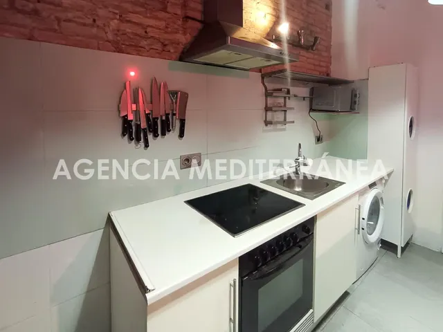 Piso en Alquiler Temporal en Ruzafa con reforma que respeta la arquitectura tradicional de la zona y con mucha luz — 9