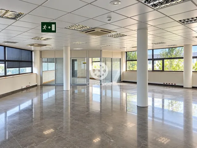 Exclusiva nave industrial tipo c con edificio corporativo junto a zona franca y fira de Barcelona. — 27