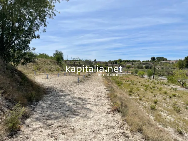Terreno a la venta en zona El Palomar. — 3