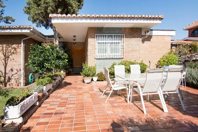 MAGNIFICO CHALET CON PISCINA EN COLINAS BERMEJAS — 31