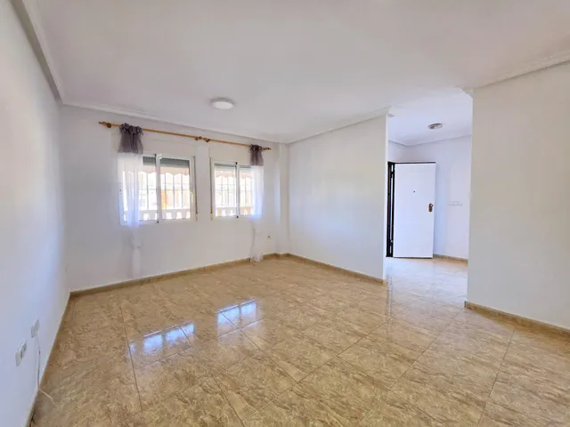 DÚPLEX EN VENTA EN LA PALMA CON 3 DORMITORIOS, 2 BAÑOS, PATI - foto 3