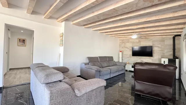 Exclusiva Casa Reformada con Piscina Privada y Parcela de 7.000 m2 en Blanca, Murcia — 8