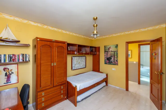 CHALET INDEPENDIENTE CON PISCINA PRIVADA, JARDÍN Y GARAJE EN MONACHIL — 41