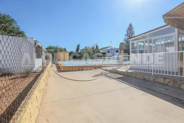 ¡Gran Oportunidad de Inversión! Parcela urbana de 2.400 m2 segregable en 3 parcelas de 800 m2 con chalet existente en Urb. Santa Genoveva — 4
