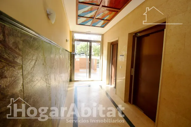 ¡Vistas al mar! Amplio, esquinero y alto en residencial con piscina, garaje y terraza — 46