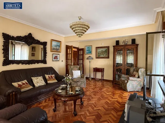 INMOBILIARIA ARBETETA VENDE PISO DE CUATRO HABIATACIONES EN 
