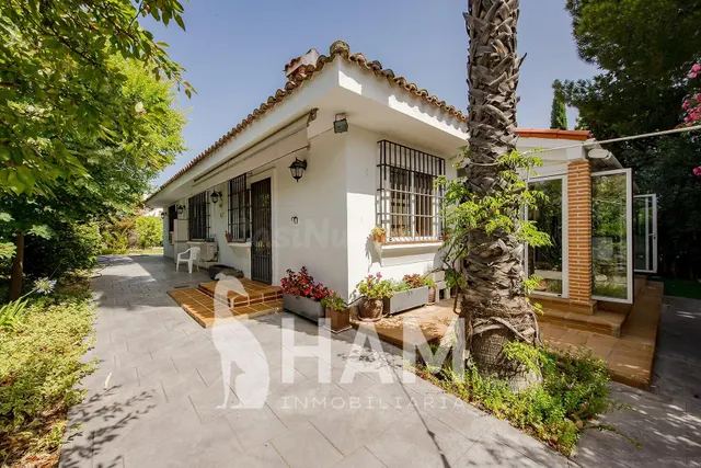 Chalet independiente con casa de invitados en Olivar de Mira