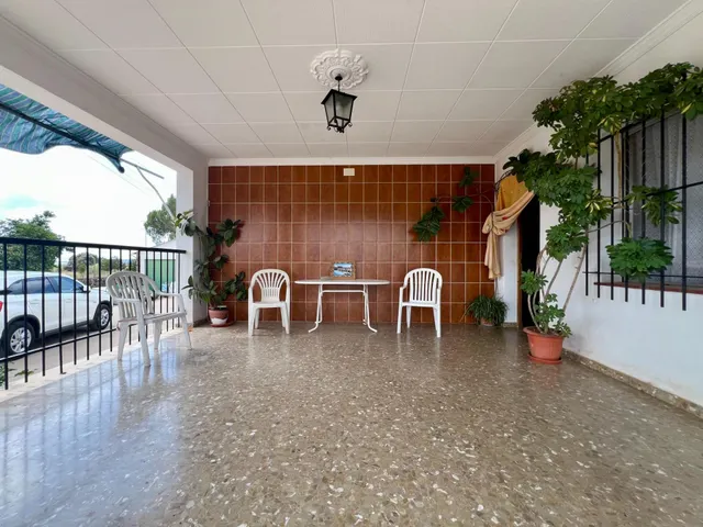 E.  FINCA CON PISCINA, HUERTO, POZO Y VIVIENDA DE 3 PLANTAS — 13