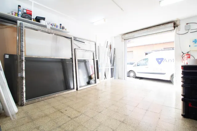 LOCAL CENTRICO 60 M2. CON VADO — 10