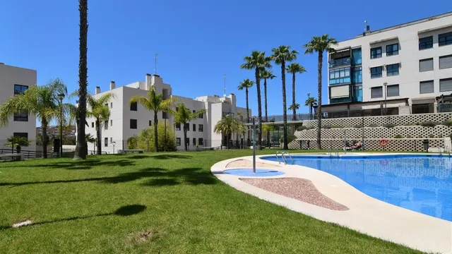 Apartamento moderno en Santa Pola con vistas despejadas — 19