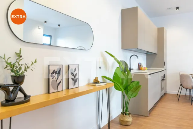 Amplio apartamento a estrenar, funcional y versátil, con zona de despacho, en una cuidada urbanización con piscina y jardines. — 18