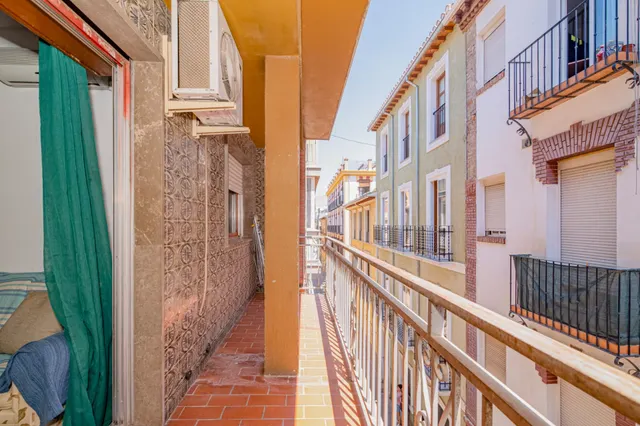 PISO DE 4 DORMITORIOS EN EL CENTRO DE GRANADA — 7