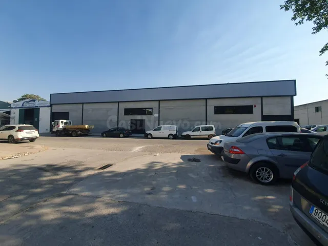 NAVE DE 1000 M2 EN ALQUILER - foto 4