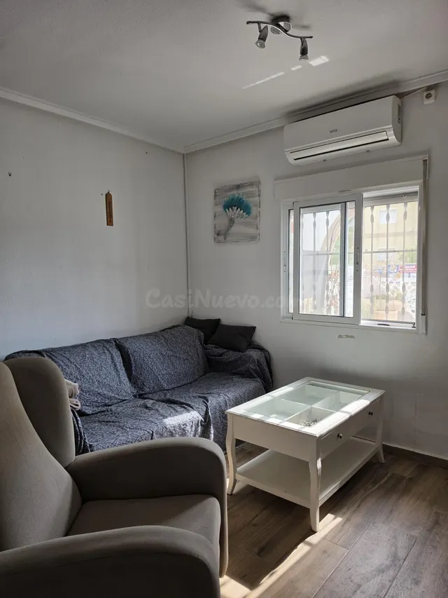 Chalet adosado con piscina comunitaria - foto 3