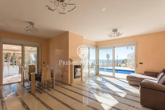 Casa en venta con impresionantes vistas al mar, piscina desbordante y ascensor — 5