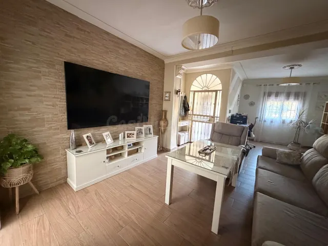 Acogedora Casa en Avenida de Pruna con Espacios Amplios y Confortables!! — 8