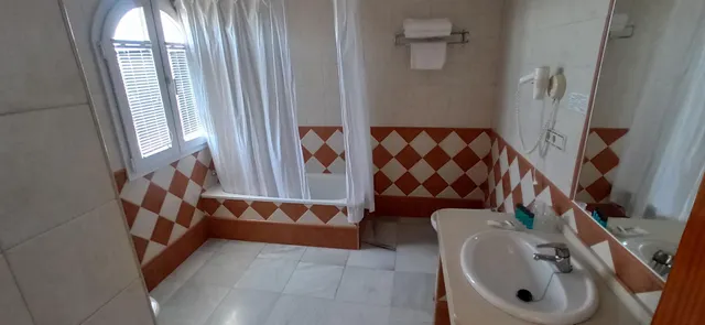 PRECIOSO HOTEL, TOTALMENTE REFORMADO EN ARCOS DE LA FRONTERA — 13