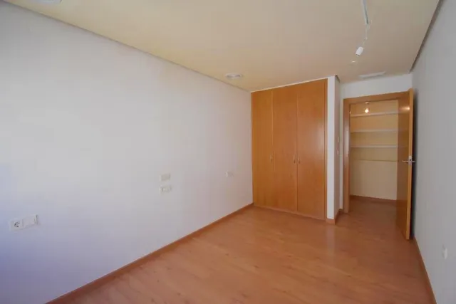 Amplio piso SE VENDE en Torrevieja – 3 habitaciones, terraza y garaje incluido — 27