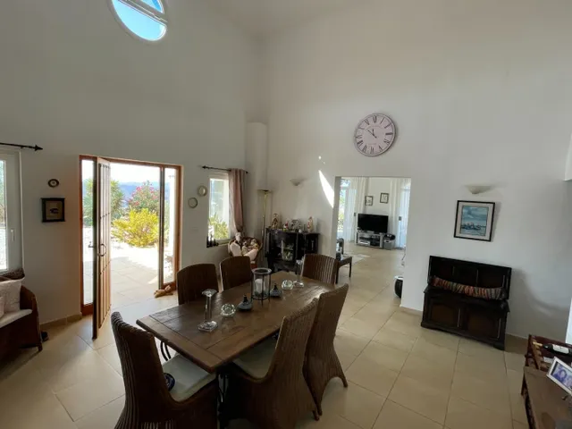 Exclusivo chalet con 9000m2 de parcela — 25
