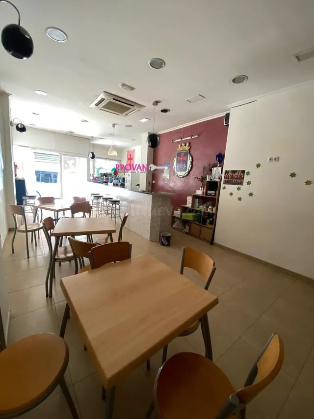 EN ELCHE, LOCAL COMERCIAL CON MOBILIARIO Y AIRE ACONDICIONAD - foto 2