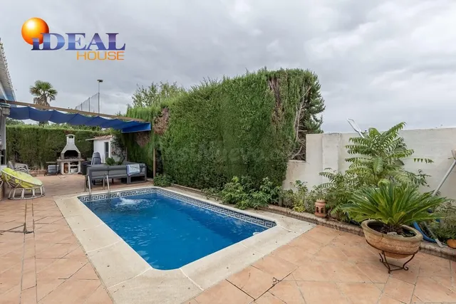 Casa con piscina en urb los chopos - Las Gabias — 4