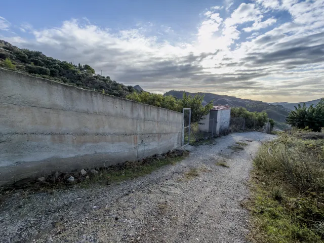 Finca rústica de AGUACATES con CONTRUCCIÓN de 37 m2 en Los Guájares (Faragüit) — 11