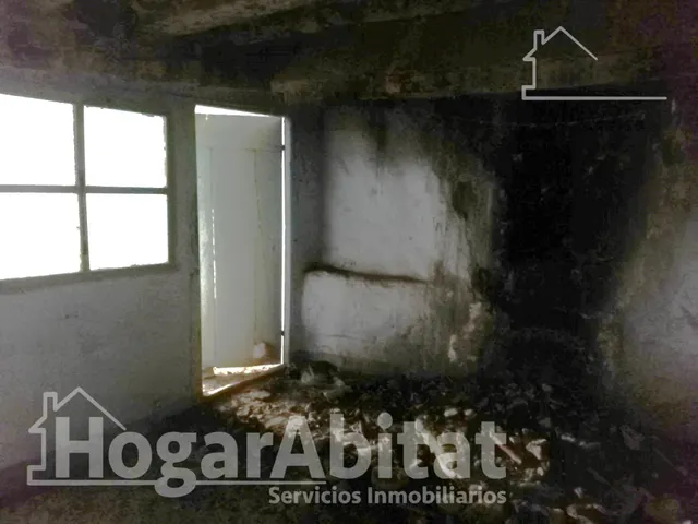 AMPLIA CASA DE PUEBLO PARA REFORMAR CON SOLAR — 11
