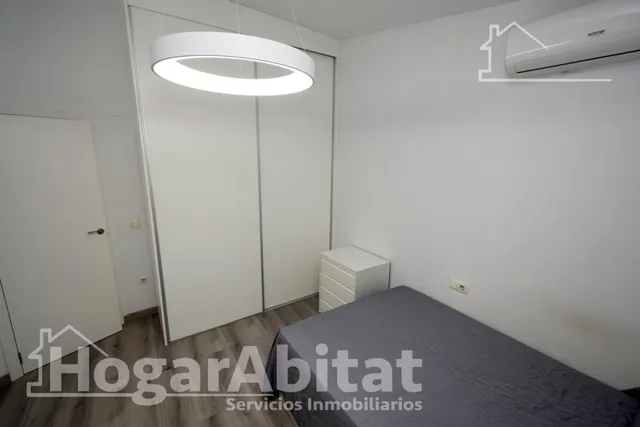Amplitud y vistas panorámicas en este luminoso ático dúplex reformado con terraza y garaje junto a la universidad — 23
