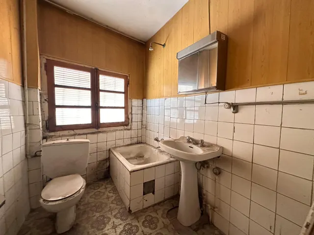 CASA PARA REFORMAR CON TERRENO PRÓXIMO - SAN LORENZO — 4
