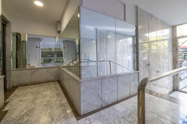 VENTA DE CÉNTRICO PISO EN ACERA DEL CASINO (CENTRO) - GRANADA — 2