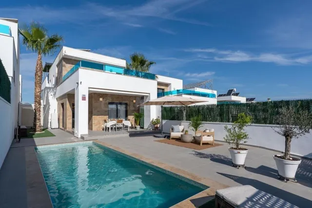 MAGNIFICA VILLA CON PISCINA PROPIA, IDEAL PARA FAMILIAS