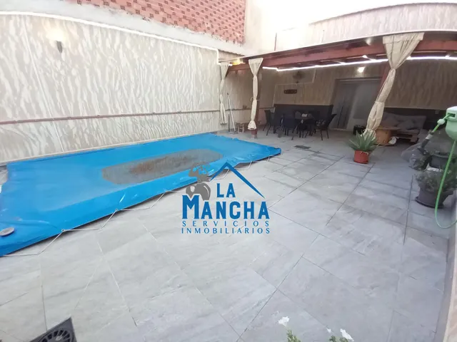 INMOBILIARIA LA MANCHA VENDE CASA BAJA CON TERRAZA Y PISCINA EN MADRIGUERAS ( ALBACETE ). — 18