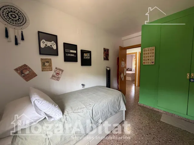 EXTERIOR Y AMPLIO CON CINCO DORMITORIOS Y ASCENSOR — 22