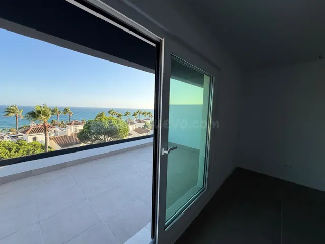 Atico con vistas despejadas al Mar en zona Playa Marina 300  - foto 2