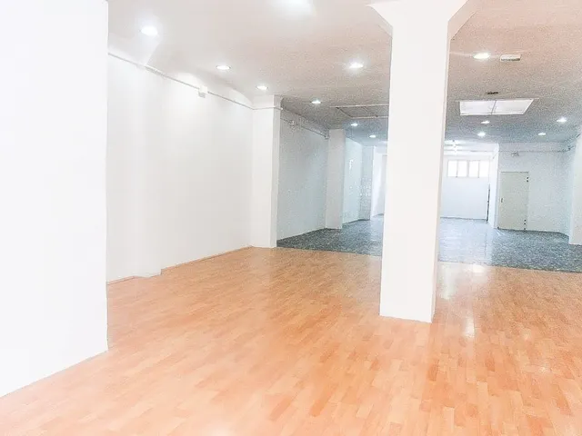 Local diáfano en venta, Sabadell, zona  Creu de Barbera — 21