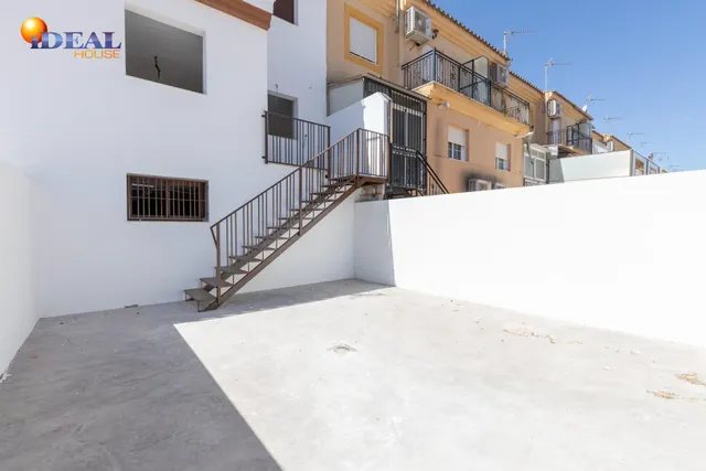 Espectacular casa adosasa de obra nueva — 2