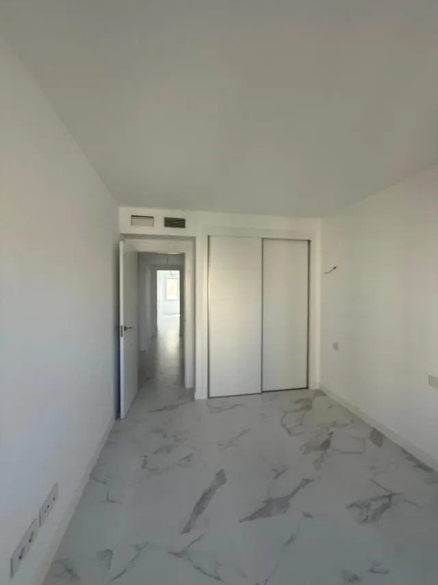 Apartamento de lujo en primera línea de mar con 3 dormitorios, 2 terrazas y parking incluido — 28