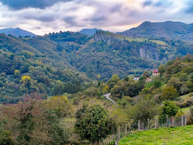 Finca edificable de 2.065 m2 en Olloniego, con vistas a la montaña — 7