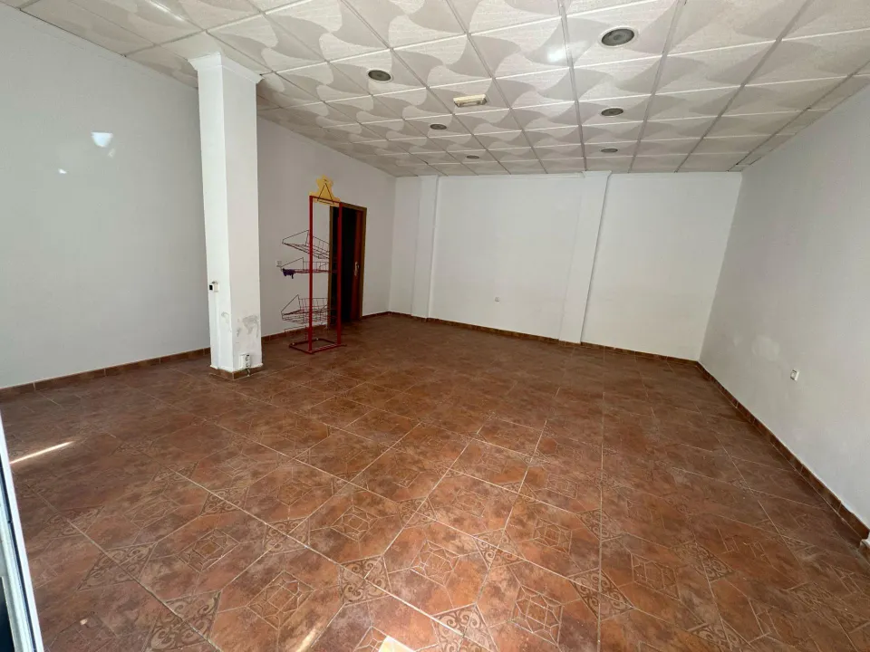 LOCAL QUE SE PUEDE CONVERTIR EN VIVIENDA EN CARMONA (SANTA MARÍA DEL ÁGUILA)