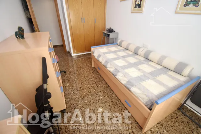 ¡LUZ A RAUDALES! AMPLIO, ALTO Y ESQUINERO CON BALCÓN Y DOS PLAZAS DE GARAJE — 27