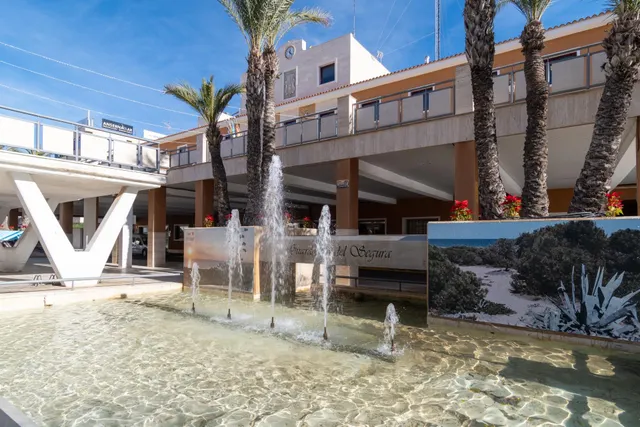 OPORTUNIDAD!!! LOCAL COMERCIAL COMO VIVIENDA. ubicación PERFECTA!!! — 24