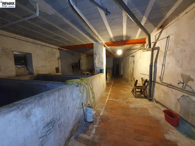 Amplia casa en sitio privilegiado. — 29