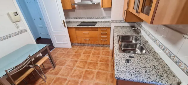 PISO EN VENTA EN LA ZONA DE PONTEPEDRIÑA - foto 2