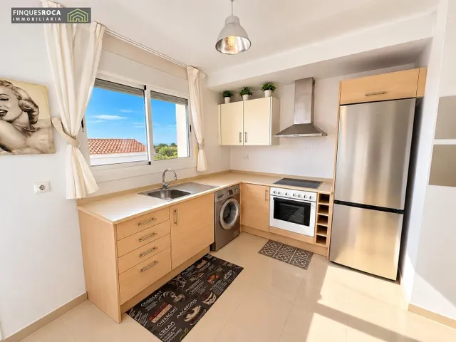 En Urbanizacion Serramar, Apartamento Esquinero, de 2 Dormitorios, Baño Completo, Terraza de 12 m2, Vistas Despejadas — 7