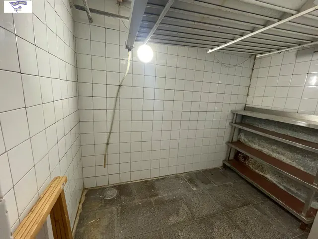 LOCAL ESQUINERO CON POSIBILIDAD DE CONVERSIÓN A VIVIENDA — 9