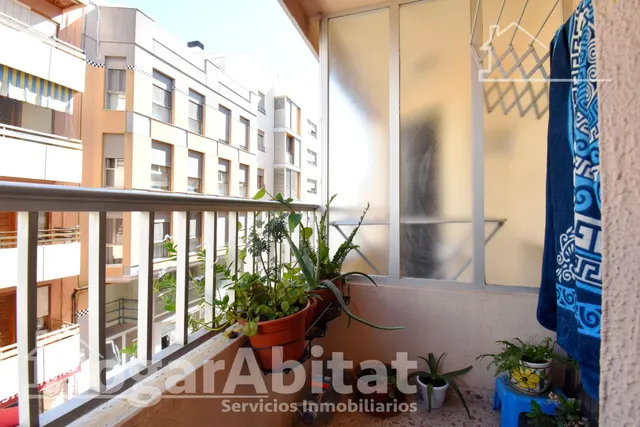 ¡Oportunidad! Amplio, luminoso y exterior con ascensor y balcón, en excelente ubicación — 13