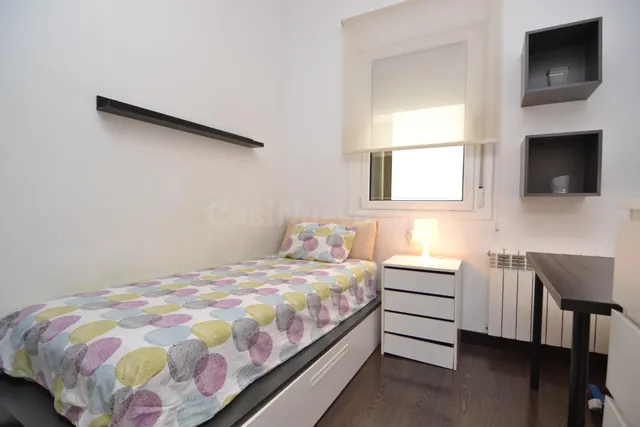 Habitación en alquiler en Calle Escosura / Piso a compartir,