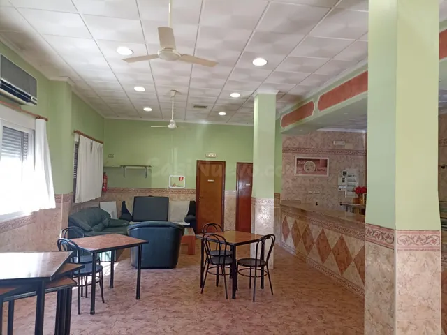 Casa Independiente con Local Comercial y Garaje en el Corazó - foto 4
